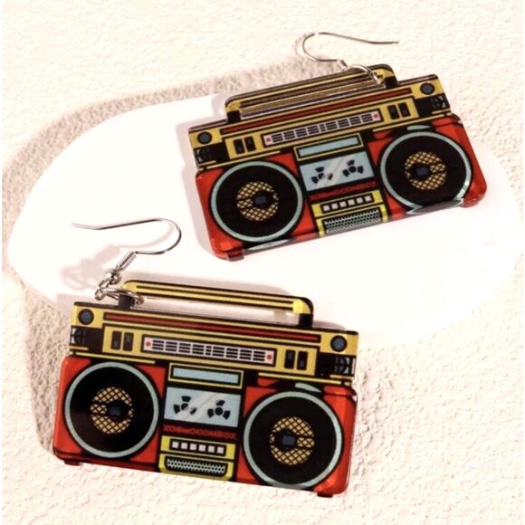 5/$25 Retro Boombox Novelty Drop Earrings NWT - Picture 1 of 3